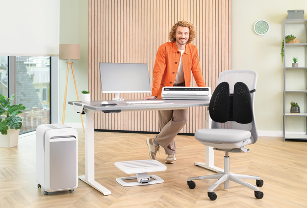 Mit der nachhaltigen „Breyta Serie“ und den Produkten der „Hana-LT-Serie“ von Fellowes kann man seinen Arbeitsplatz ergonomisch deutlich aufwerten.