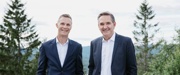 Henning Karlsrud (l.) folgt auf Lars I. Røiri (r.) als neuer CEO bei Flokk. (Bild: Flokk)