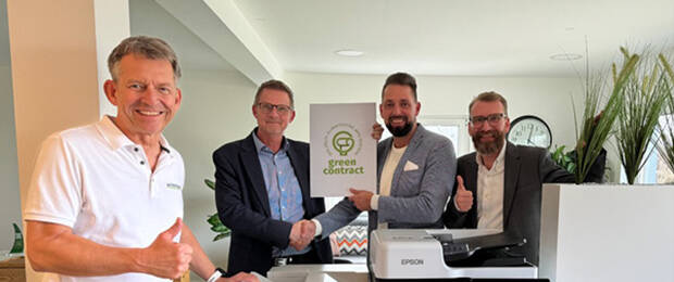 Sichtlich zufrieden: (v.l.) Printvision-Vorstand Martin Steyer, Jens Greine, Head of Sales Office Print DACH bei Epson Deutschland, Karim Mürl, Vertriebsvorstand bei Printvision, und Florian Wenninger von Epson Deutschland bei der Vorstellung des ersten k